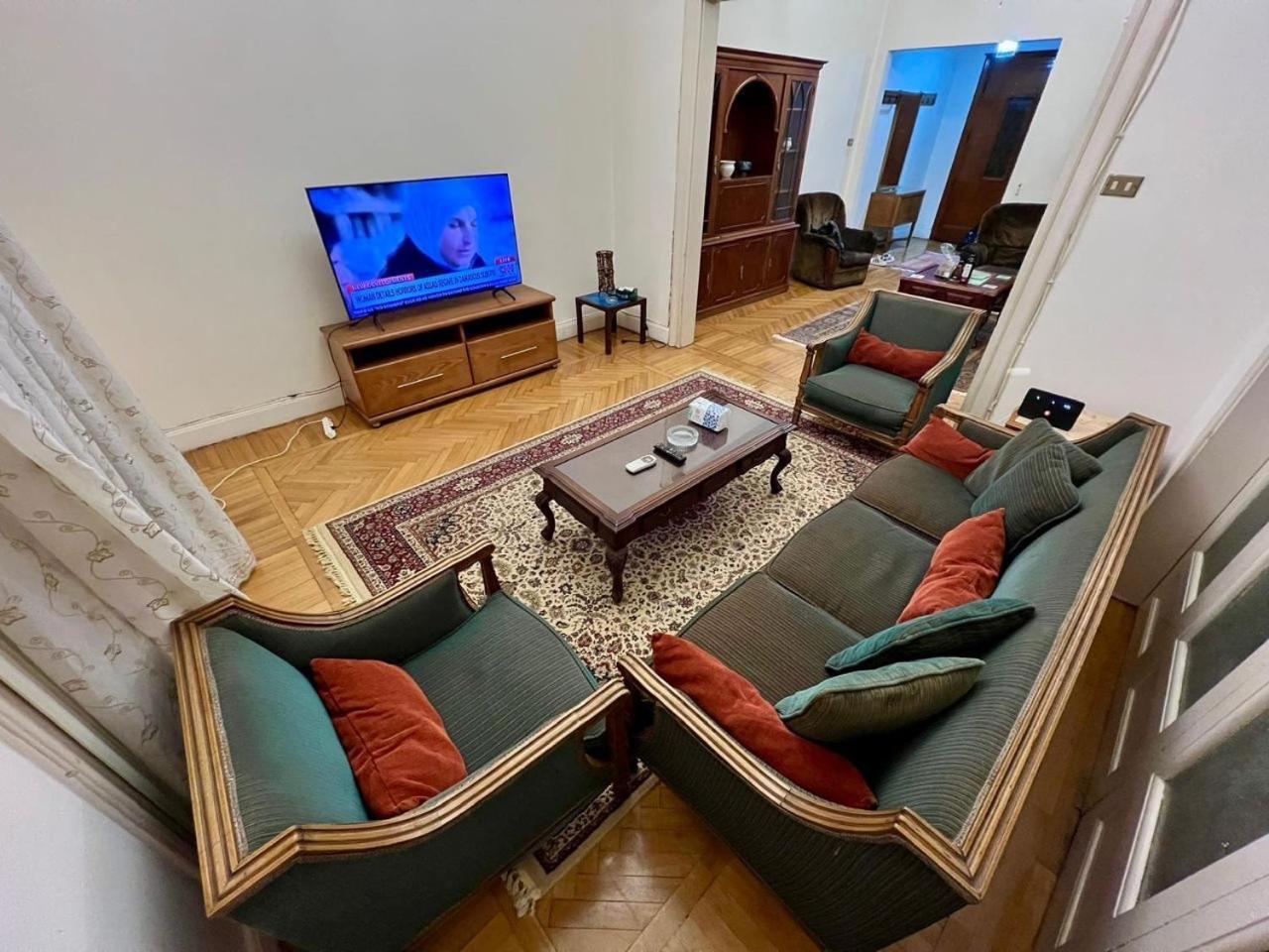 Nile View 1950s Spacious - Giza Apartment